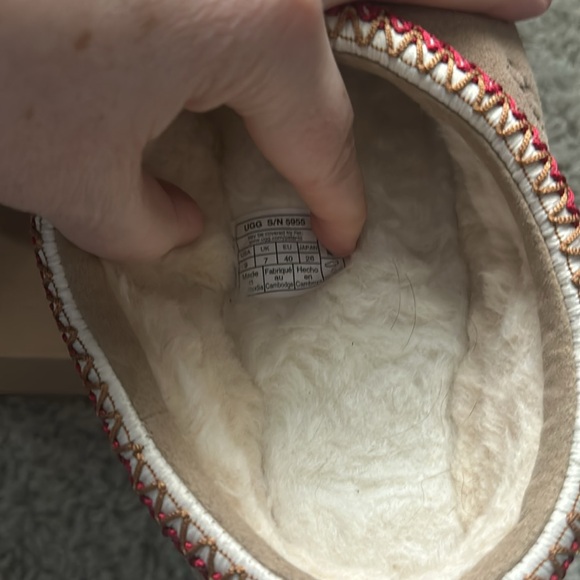 UGG Tasmans - Sand Size 9 NEW - Picture 6 of 7